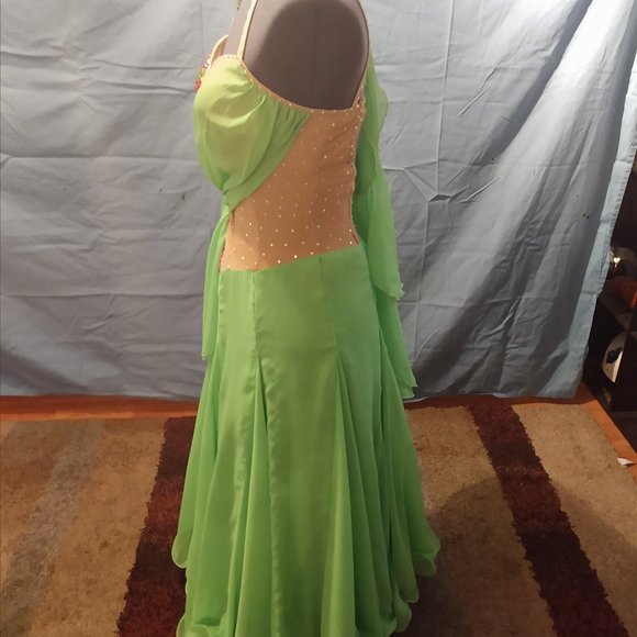 Bright Green Smooth Ballroom - Picture 6 of 7